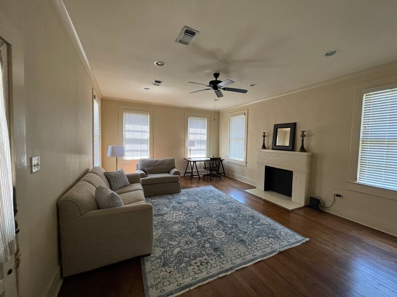 Living Room - 1906 White St