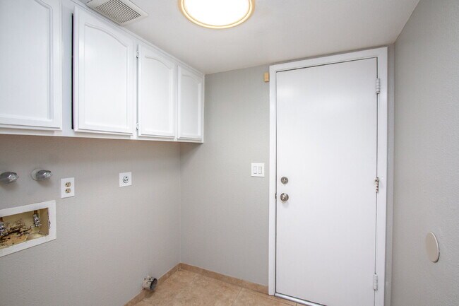 Building Photo - 4BR Entertainers Dream, McCormick Ranch