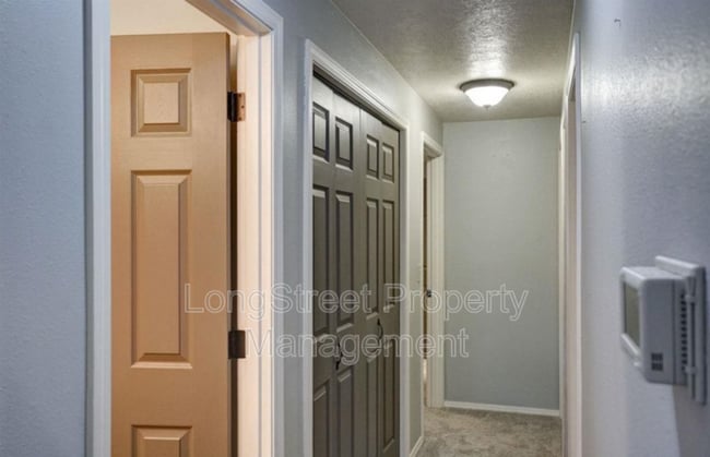 Building Photo - 3937 SW Neer Ave