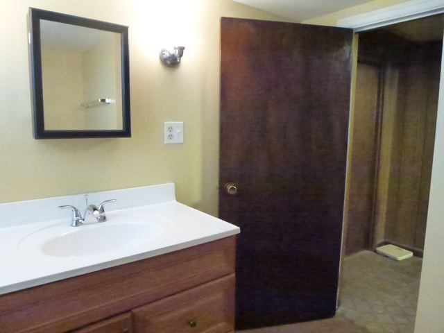 Building Photo - Sparkling Rambler in Park-like Setting on 10 Acres