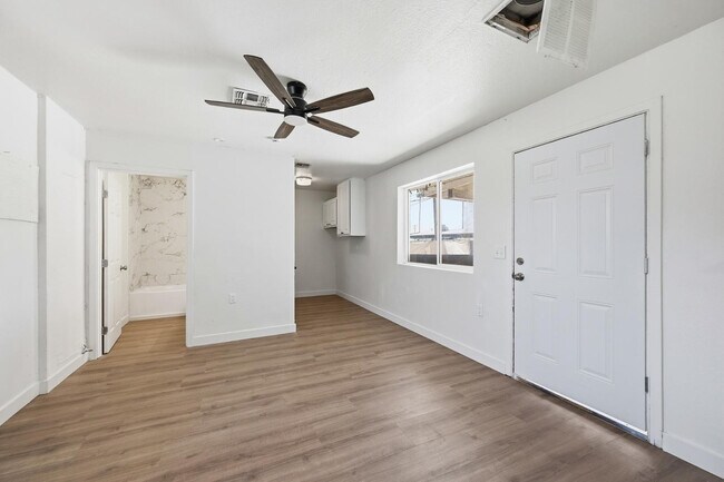 Building Photo - 2558 N 40th St