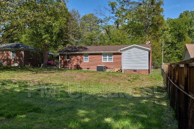 Building Photo - 102 Tiffany Dr