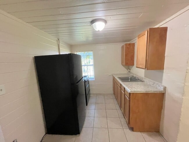 Building Photo - 1235 1/2 W Cypress St