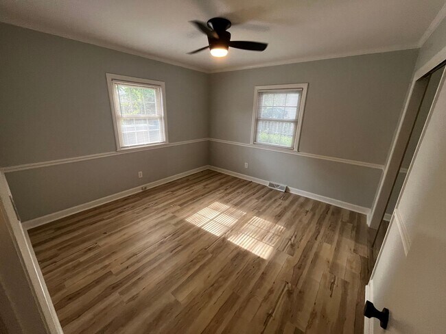 Building Photo - 5bd/2ba NEWLY remodeled brick ranch home. NO CATS.
