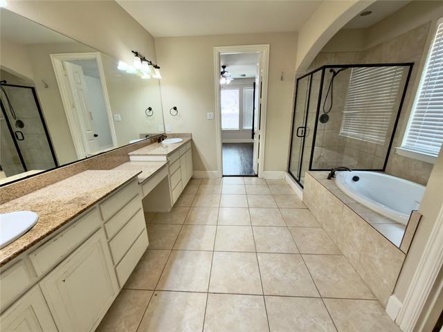 Building Photo - 408 Paluxy Dr