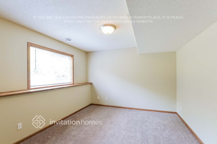 Building Photo - 10322 Kali Ave NE