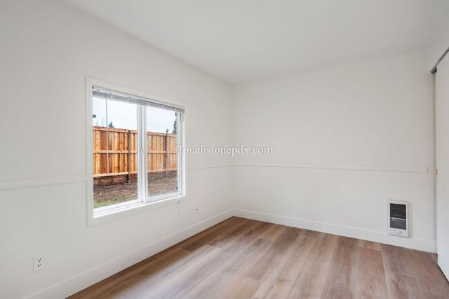 Building Photo - 20160 Quinalt Dr