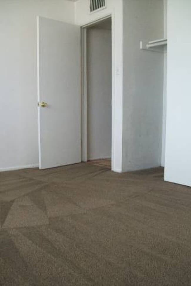 Building Photo - **Spacious 4 Bedroom Home in the Heart of ...
