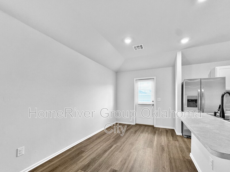 Building Photo - 1221 S Brk Dr