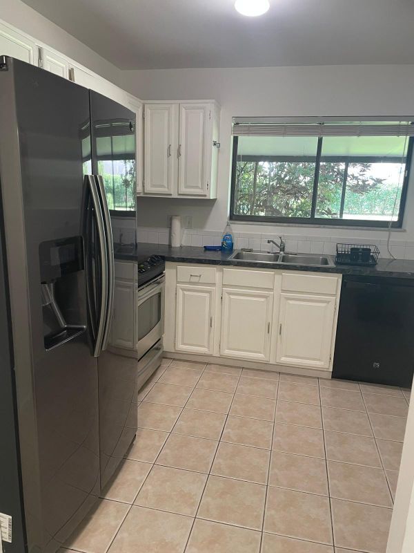Building Photo - 12726 Spinnaker Ln
