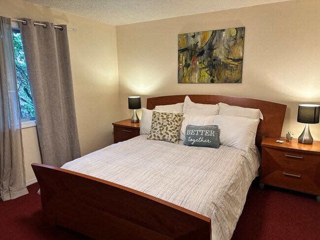 Building Photo - 14441 NE Morris Ct