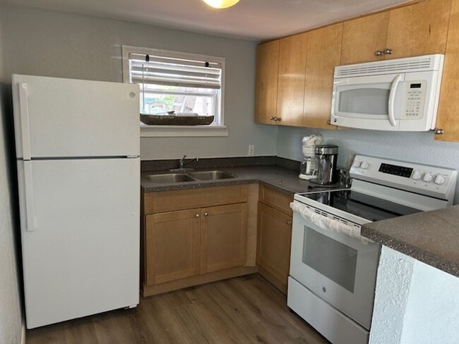 Building Photo - Quaint 1/1 within walking distance to the ...