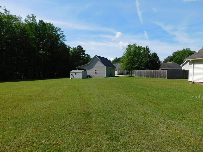 Building Photo - 107 Robbie Ln