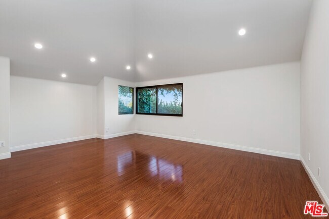 Building Photo - 7940 Vulcan Dr