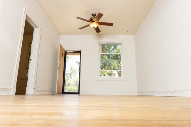 Building Photo - 825 Elati St
