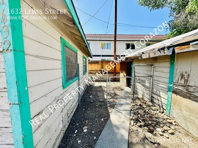 Building Photo - 1632 Lewis St