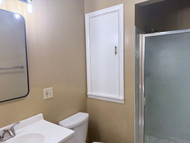 Building Photo - 1419 Prado Dr