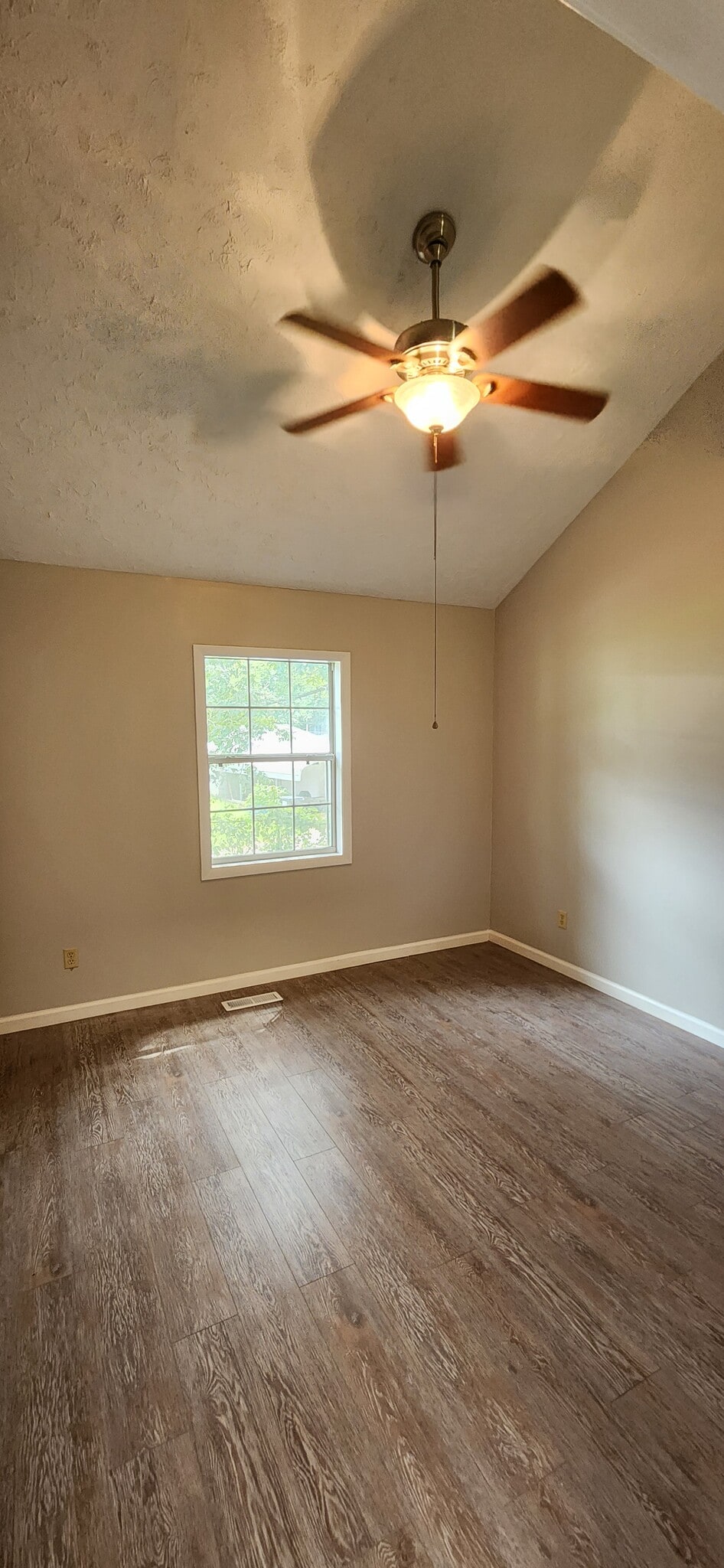 Building Photo - 103 Schmitt Ln