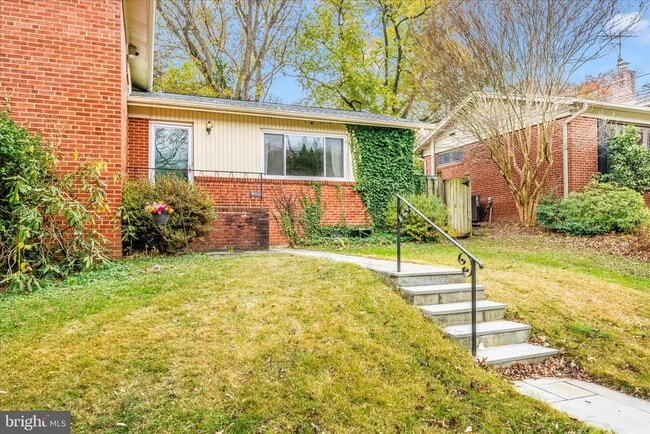 Building Photo - 3906 Montrose Dr