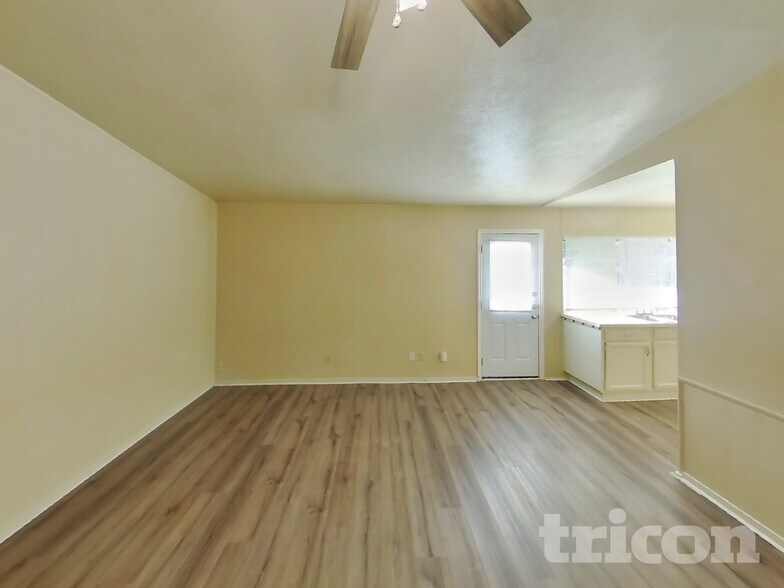 Building Photo - 345 Ivy Way