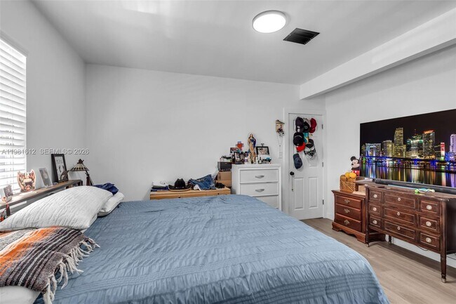 Building Photo - 3055 NW 23rd Ave