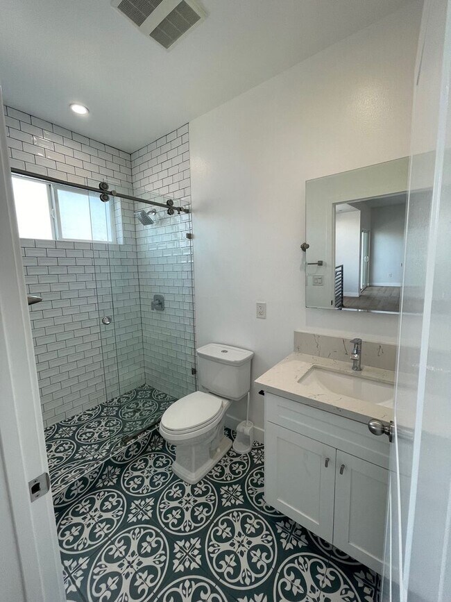Building Photo - 2129