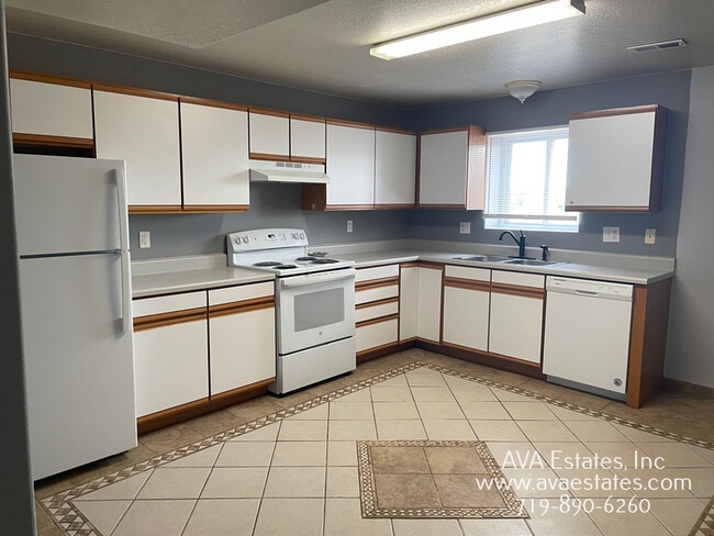 Building Photo - 693 E Laporte Dr