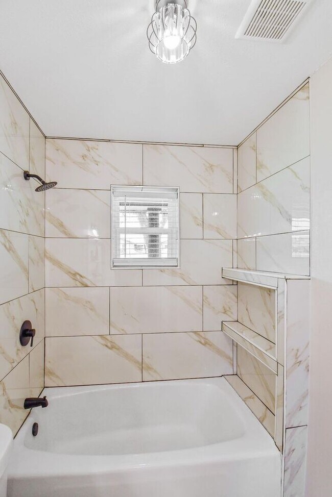 Building Photo - Available Now! Newly Remodeled 4 Bed 3 Bat...