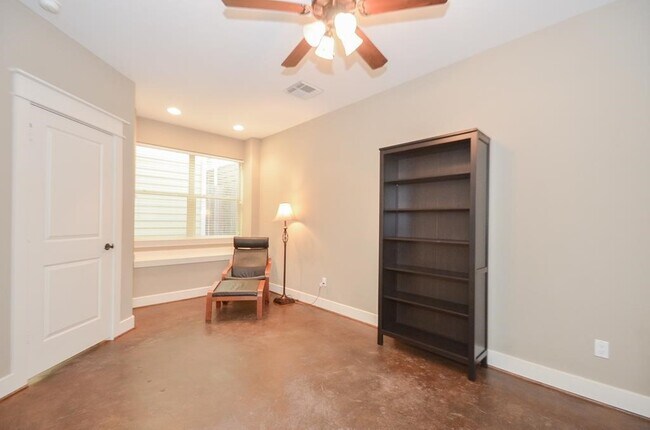 Building Photo - 2214 Radcliffe St