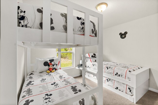 Building Photo - 10 Lladd Ct