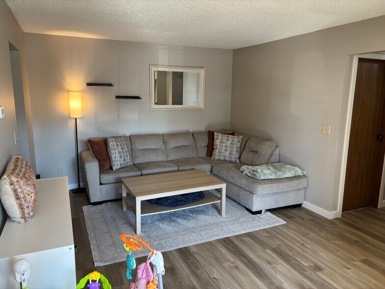 Building Photo - 2360 Wapakoneta Ave