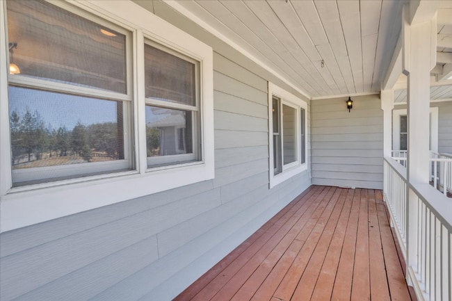 Building Photo - 21179 Hemlock St