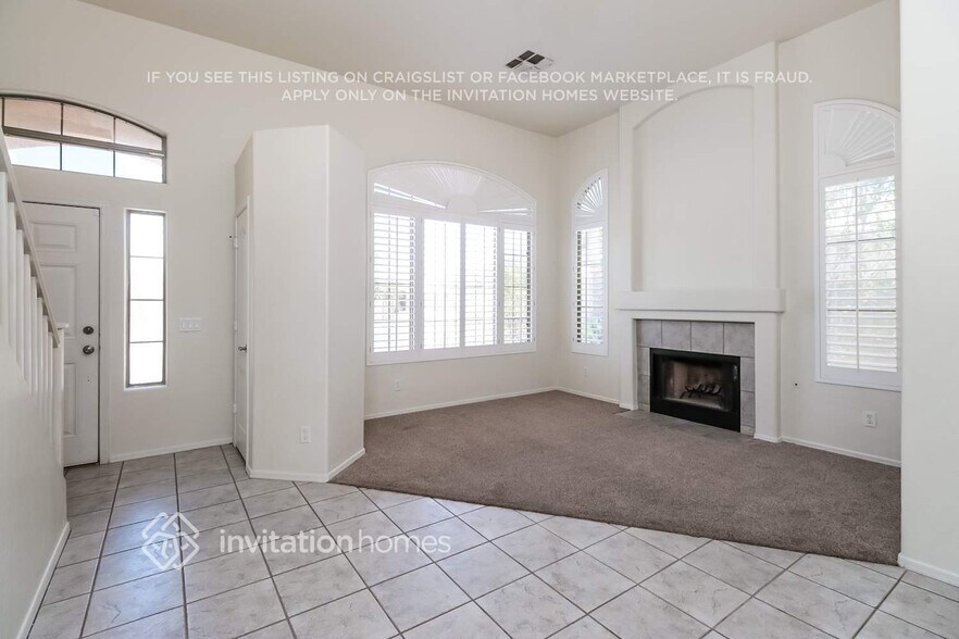 Building Photo - 1932 N Mesa Dr