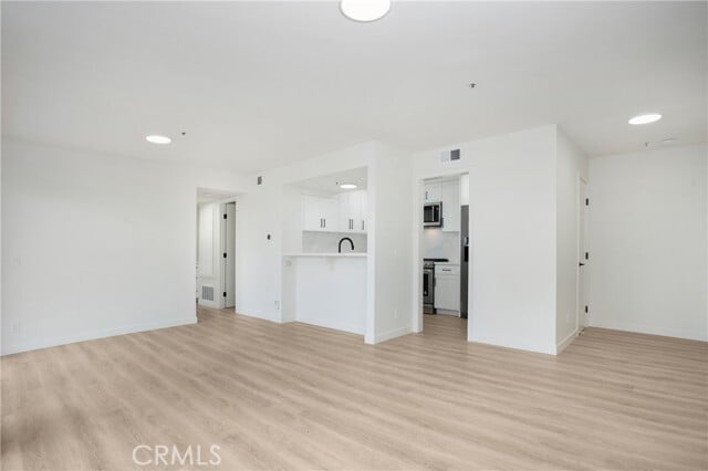 Building Photo - 240 Nice Ln
