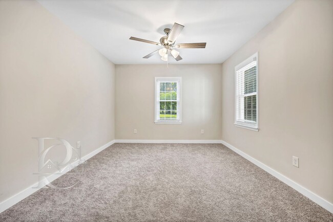 Building Photo - RENOVATED THREE BEDROOM IN ROSEWOOD