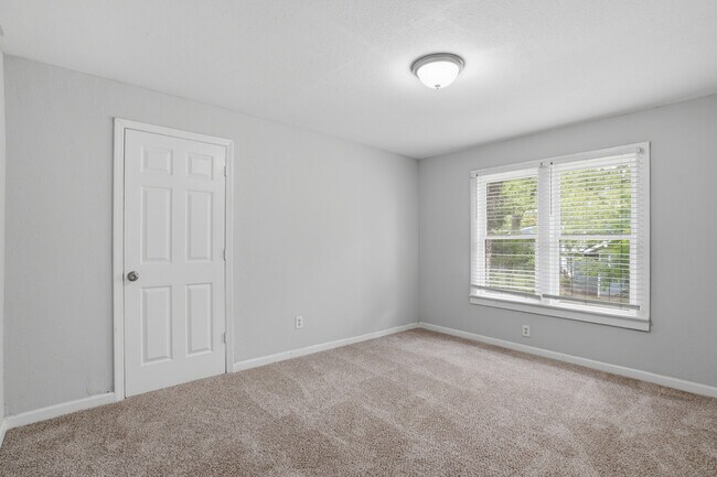 Building Photo - 505 E Heron St