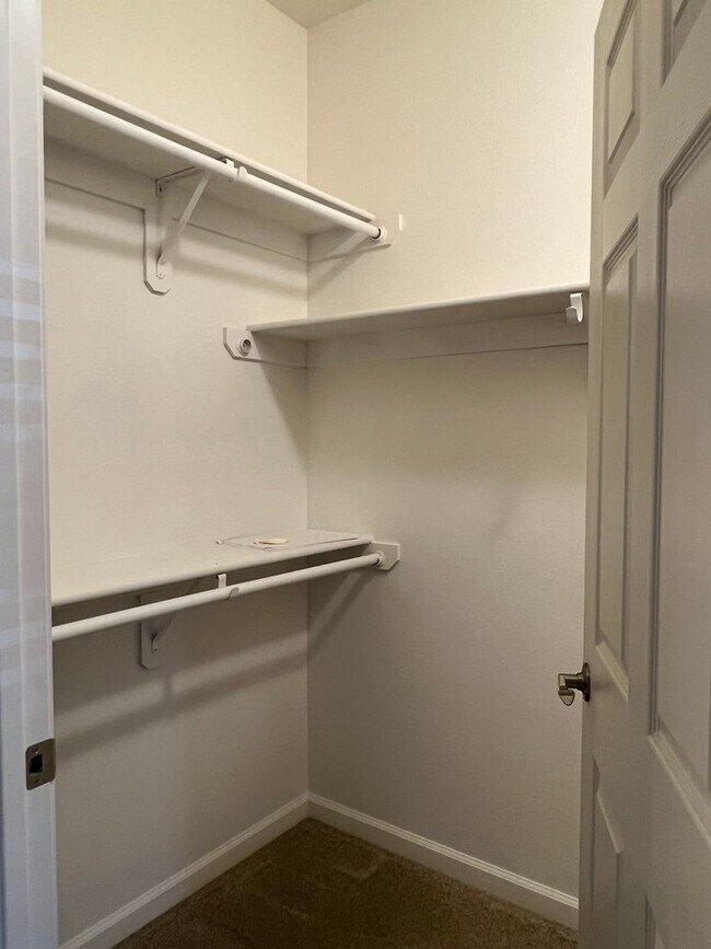 Building Photo - Beautiful 2-bedroom, 2 bath Condo in Gated...