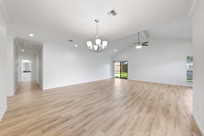 Building Photo - 819 Millpond Dr