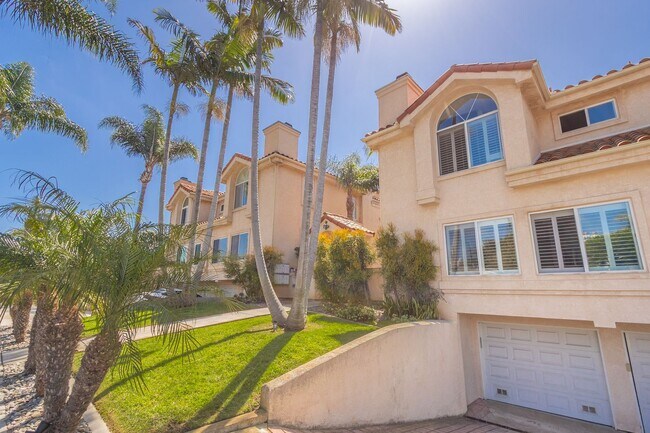 Building Photo - Modern Coastal 3 Bed/3 Bath Townhome w/ Rooftop Deck w/ Bay & Ocean Views in North Pacific Beach!