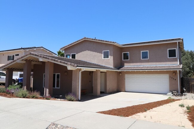 Building Photo - Beautiful Templeton Home