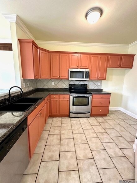 Building Photo - 18163 Pinehurst Dr