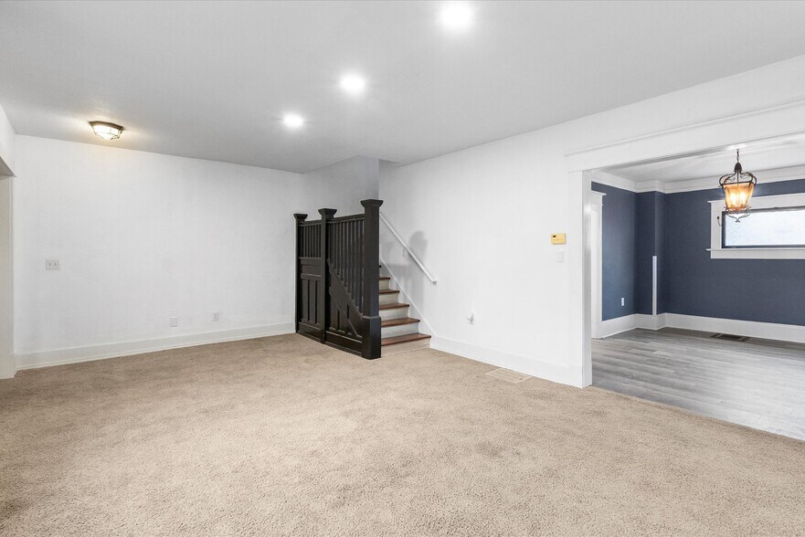 Building Photo - 1134 Saint Joseph Blvd