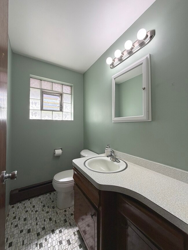 Building Photo - 6637 S Whipple St