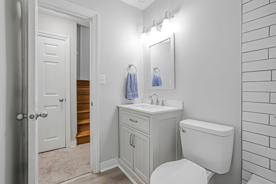 Building Photo - 1062 Oberlin Dr