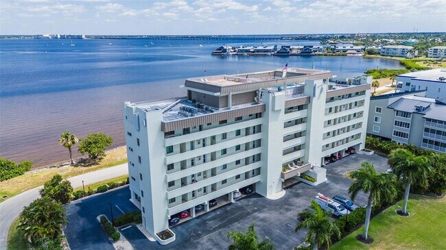 Building Photo - 1500 Park Beach Cir