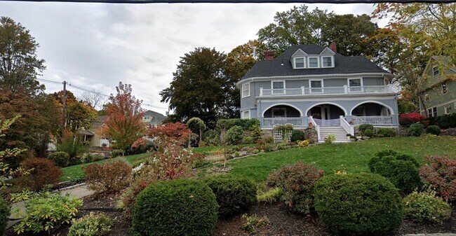 Building Photo - 217 Bellevue St