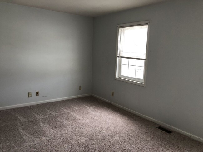 Building Photo - Stafford End Unit Townhouse