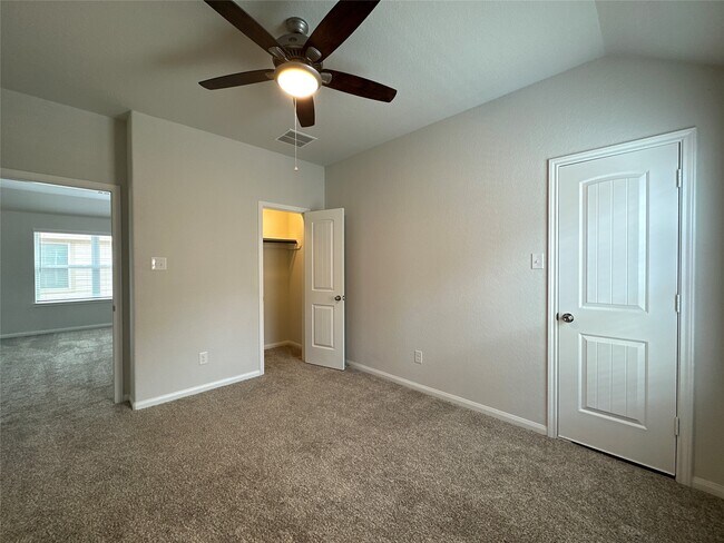Building Photo - 2611 Hoffman Ln