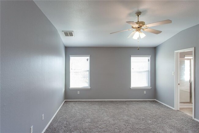 Building Photo - 1415 Fort LLoyd Pl