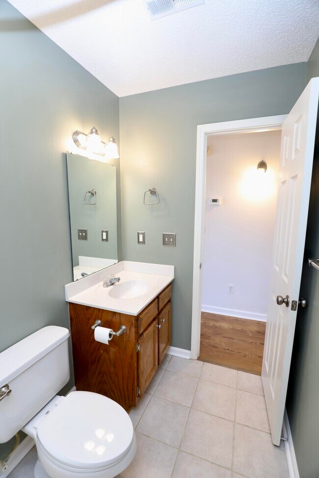 Building Photo - 3065 Temple Rd